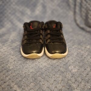 Air Jordan 11 Retro Low "72-10"